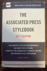 Associated Press Stylebook : 2020-2022 by The Associated Press (2020, Trade…