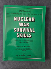 NUCLEAR WAR SURVIVAL SKILLS By Cresson H Kearny great shape updated 1987