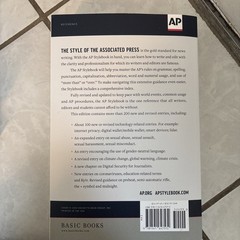 Associated Press Stylebook : 2020-2022 by The Associated Press (2020)
